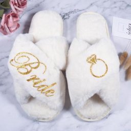 Pantoufles de Demoiselle d'Honneur avec Nom Personnalisé Pantoufles en Peluche Croisées ixde