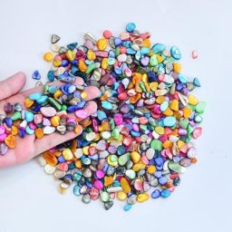 Particules de mosaïque de coquillages naturels colorés autocollant de forme irrégulière fait à la