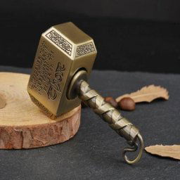 Le porte-clés Mjolnir Mighty Spinners jouet en laiton antique marteau de combat de Thors en métal