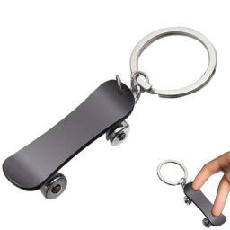 Porte-clés de Skateboard en métal avec roues mobiles cadeau gravé pour femmes et hommes petit ami