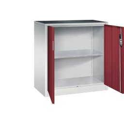 C+P Armoire d'atelier hauteur bureau à portes battantes, largeur x profondeur 930 x 500 mm, gris clair / rouge rubis