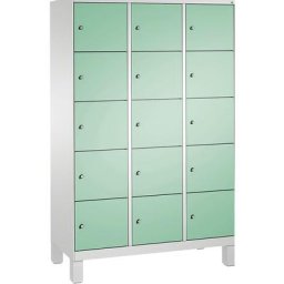 C+P Armoire à casiers sur pieds EVOLO, 3 compartiments, 5 casiers chacun, largeur compartiments 400 mm, gris clair / vert clair