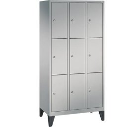 C+P Armoire à casiers sur pieds CLASSIC, 3 compartiments, 3 casiers chacun, largeur compartiments 300 mm, aluminium
