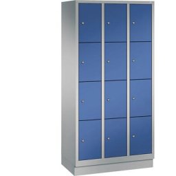 C+P Armoire à casiers sur socle CLASSIC, 3 compartiments, 4 casiers chacun, largeur compartiments 300 mm, aluminium / bleu gentiane