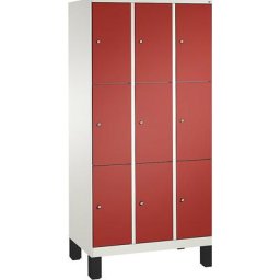 C+P Armoire à casiers sur pieds EVOLO, 3 compartiments, 3 casiers chacun, largeur compartiments 300 mm, blanc trafic / rouge feu