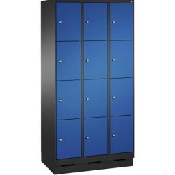 C+P Armoire à casiers sur socle EVOLO, 3 compartiments, 4 casiers chacun, largeur compartiments 300 mm, gris noir / bleu gentiane