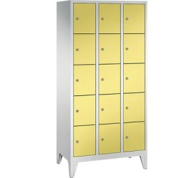 C+P Armoire à casiers sur pieds CLASSIC, 3 compartiments, 5 casiers chacun, largeur compartiments 300 mm, gris clair / jaune soufre