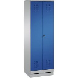 C+P Armoire de rangement sur socle EVOLO, à portes fermant l'une contre l'autre, 2 compartiments, largeur compartiments 300 mm, avec 8 tablettes, aluminium / bleu gentiane
