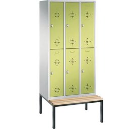 C+P Penderie CLASSIC avec banc inférieur, à deux étages, 3 compartiments, 2 casiers chacun, largeur compartiments 300 mm, gris clair / vert viridin