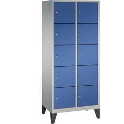 C+P Armoire à casiers sur pieds CLASSIC, 2 compartiments, 5 casiers chacun, largeur compartiments 400 mm, aluminium / bleu gentiane