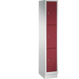 C+P Armoire à casiers sur socle CLASSIC, 1 compartiment, 3 casiers, largeur compartiment 300 mm, gris clair / rouge rubis