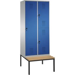 C+P Armoire combinée EVOLO, à un ou deux étages, avec banc, 2 compartiments, 3 portes, largeur compartiments 400 mm, aluminium / bleu gentiane