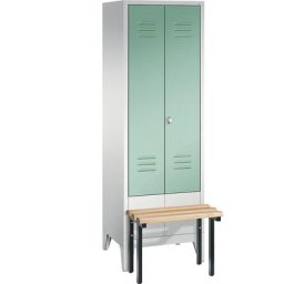 C+P Penderie CLASSIC avec banc frontal et portes fermant l'une contre l'autre, 2 compartiments, largeur compartiments 300 mm, gris clair / vert clair