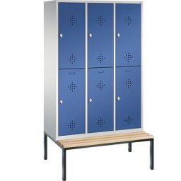 C+P Penderie CLASSIC avec banc inférieur, à deux étages, 3 compartiments, 2 casiers chacun, largeur compartiments 400 mm, gris clair / bleu gentiane
