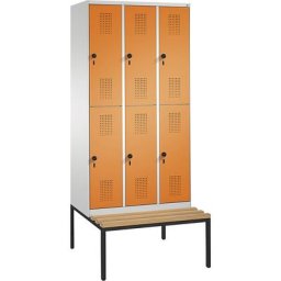 C+P Penderie EVOLO à deux étages, avec banc, 3 compartiments, 2 casiers chacun, largeur compartiments 300 mm, gris clair / orange jaune