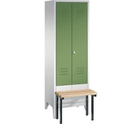 C+P Penderie CLASSIC avec banc frontal et portes fermant l'une contre l'autre, 2 compartiments, largeur compartiments 300 mm, gris clair / vert réséda