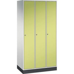 C+P Vestiaire métallique INTRO, largeur 920 mm, 3 compartiments, corps gris clair, portes vert viridin