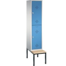 C+P Penderie CLASSIC avec banc inférieur, à deux étages, 1 compartiment, avec 2 casiers, largeur compartiment 400 mm, gris clair / bleu clair
