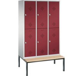 C+P Penderie CLASSIC avec banc inférieur, à deux étages, 3 compartiments, 2 casiers chacun, largeur compartiments 400 mm, gris clair / rouge rubis