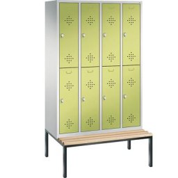 C+P Penderie CLASSIC avec banc inférieur, à deux étages, 4 compartiments, 2 casiers chacun, largeur compartiments 300 mm, gris clair / vert viridin