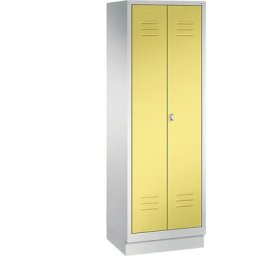 C+P Penderie sur socle CLASSIC, 4 tablettes, tringle, compartiments 2 x 300 mm, gris clair / jaune soufre