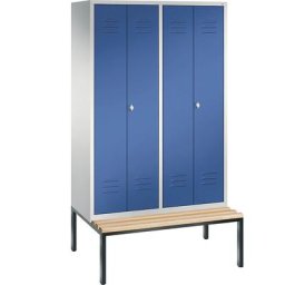 C+P Penderie CLASSIC avec banc inférieur et portes fermant l'une contre l'autre, 4 compartiments, largeur compartiments 300 mm, gris clair / bleu gentiane