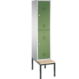 C+P Penderie CLASSIC avec banc inférieur, à deux étages, 1 compartiment, avec 2 casiers, largeur compartiment 400 mm, gris clair / vert réséda