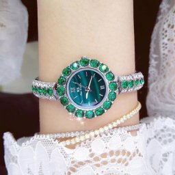 Montre à quartz vintage pour femme émeraude design unique petit cadran diamant étanche cadeau