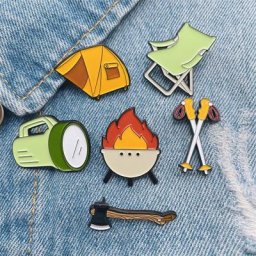 Créatif En Plein Air Alpinisme Camping Équipement Émail Broche Feu Tente Hache Torche Chaise Drôle