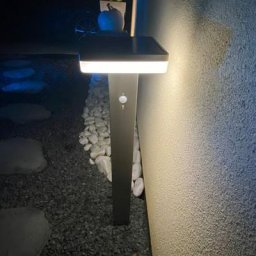 Lumihome - Borne Led solaire noire SUN–1000 - Hauteur 84 cm - Détecteur de mouvements - 3 modes