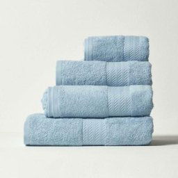 HOMESCAPES Serviette de bain 70 x 130 cm en coton égyptien 500 g/m², Bleu clair - Bleu clair