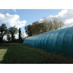 Abri tunnel Deschamps en larg 6m pas à 1.50m, l 7.50 m, type 450µ vert/blanc, Façade 1 façade avec