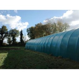 Abri tunnel Deschamps en larg 6m pas à 1.50m, l 7.50 m, type 450µ vert/blanc, Façade 1 porte double