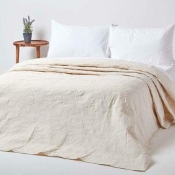 HOMESCAPES Couvre-lit crème matelassé motif en relief arabesques florales - 230 x 260 cm - Crème