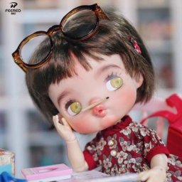 Poupée mignonne avec tête de maquillage en caoutchouc peut être installée sur tout le corps