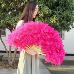 Grand Éventail en Plumes Roses Pliable de 70x40cm Accessoires de Photographie de brevsur Scène