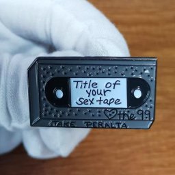 Broche en émail Title of Your Sex Tape Broche Ah Brooklyn 99 VHS