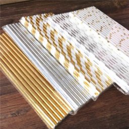 Pailles en papier à rayures métalliques or cœur étoile argent chevron décor de fête de mariage
