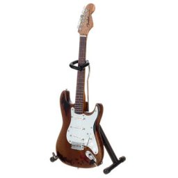 Axe Heaven Fender Strat Aged Sunburst