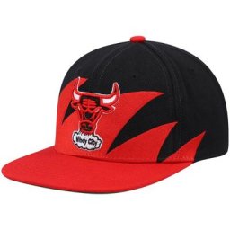 Casquette Snapback à dents de requin Chicago Bulls Hardwood Classics Mitchell & Ness pour homme, noir/rouge