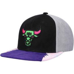 Mitchell & Ness Casquette Snapback Chicago Bulls Day 5 Noir/Rose pour Homme