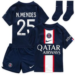Kit PSG Domicile 22/23 – Bébé avec flocage N.Mendes 25