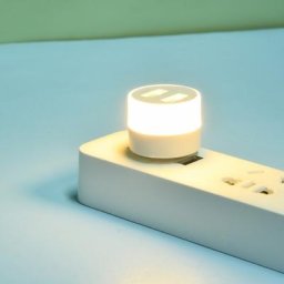 Mini lampe LED USB pour l'intérieur de la voiture lumière d'ambiance lampe de chevet voyage J60F
