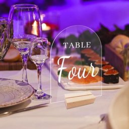 Porte-affiche de Table en acrylique avec Base en bois clair pour mariage pour Restaurant hôtel