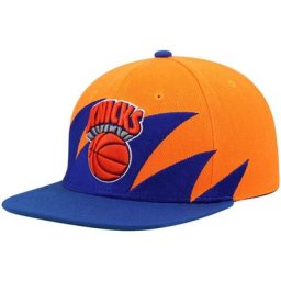 Mitchell & Ness pour homme Orange/Bleu New York Knicks Hardwood Classics Sharktooth Snapback Hat - Homme Taille: OSFA
