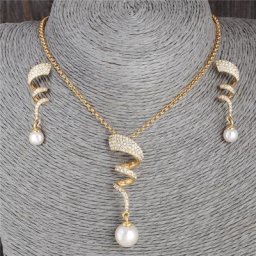 Ensemble de bijoux classiques pour femmes collier de perles document en or cristal clair costume