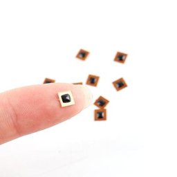 Étiquette autocollante programmable 5x5mm micro FPC NDavid Ntag213 RFID portée de lecture de 1mm