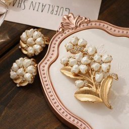 Ensemble de bijoux de corsage de fleur de lys incrusté de biscuits exquis pour les femmes boucles