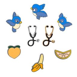 Épingles et broches dessin animé oiseau bleu stéthoscope Fruits banane Orange Collection vêtements