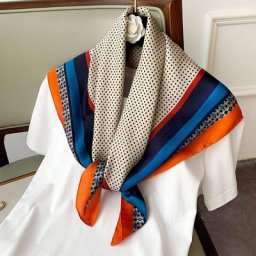Foulard de luxe en soie pour femmes 70x70cm carré imprimé mode plage voyage châle bandana